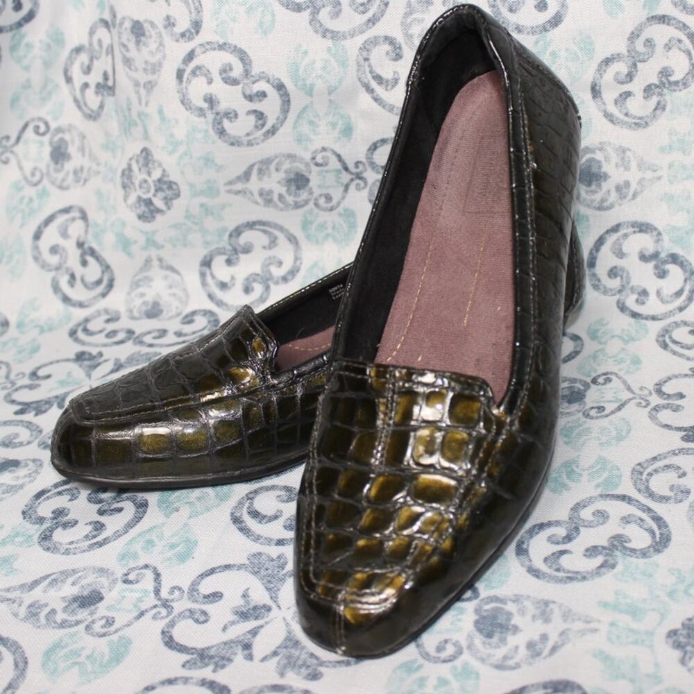 Clarks Everyday 30974 Patent Croc Metallic Olive Patterned Loafer 7.5M‎